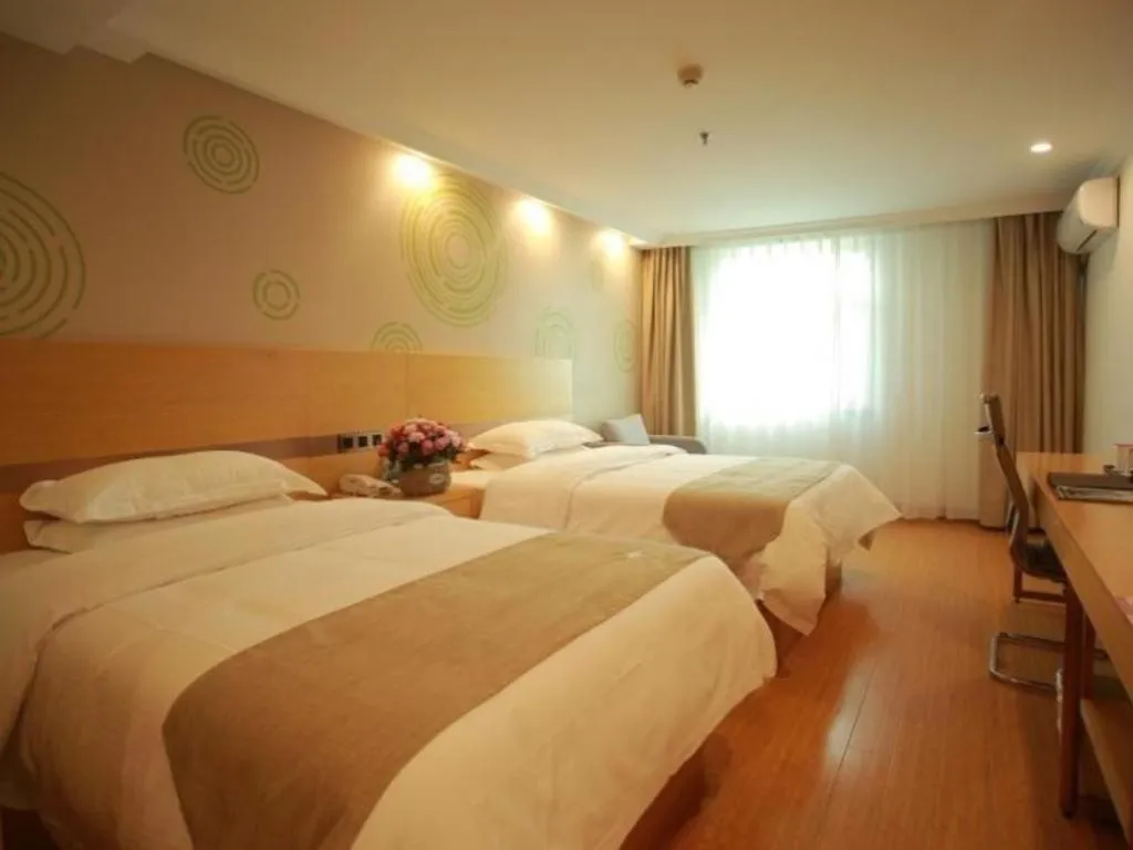 Bed in GreenTree Inn Suites HongQiao Airport Branch