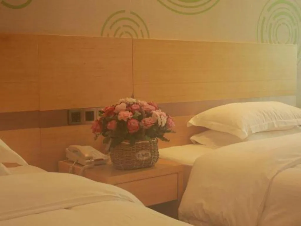 Bed in GreenTree Inn Suites HongQiao Airport Branch