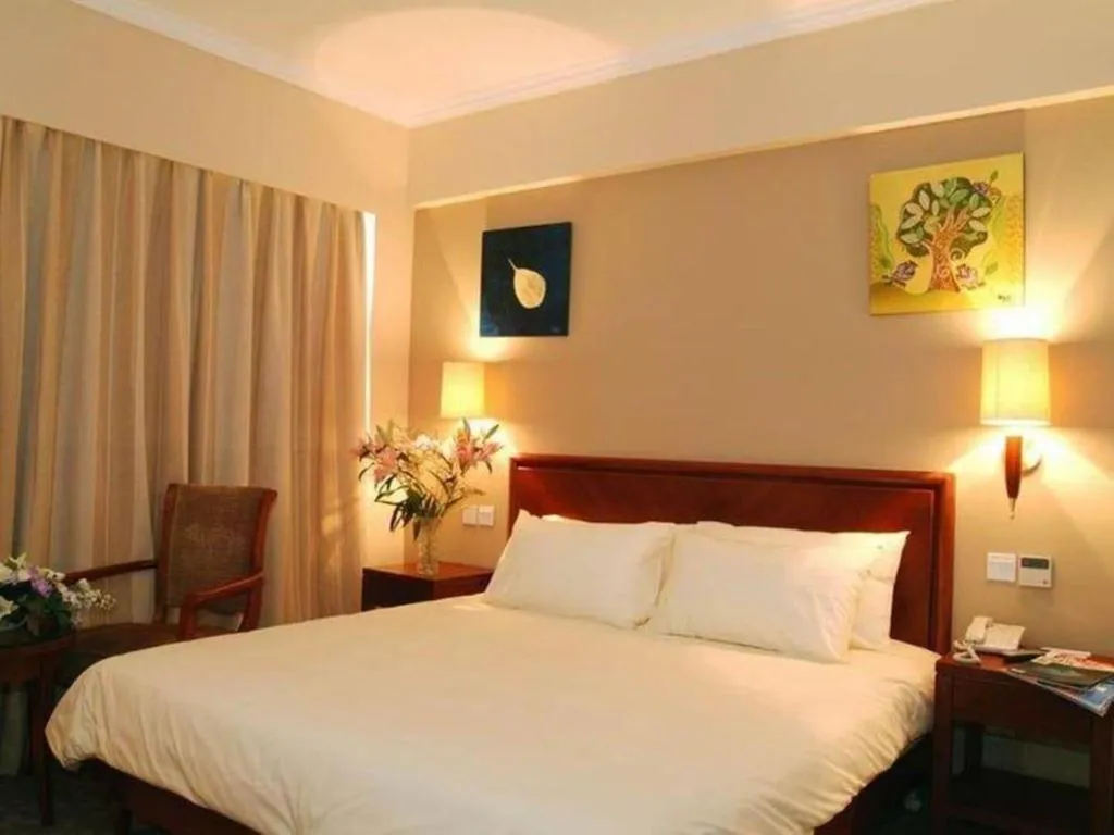 Bed in GreenTree Inn Suites HongQiao Airport Branch