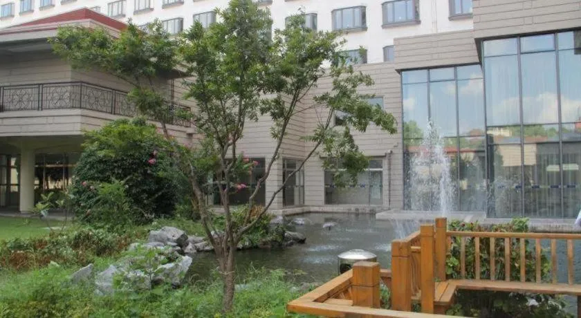 GreenTree Inn Suites HongQiao Airport Branch