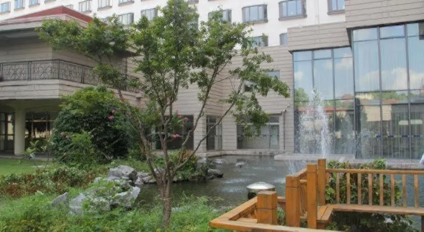 GreenTree Inn Suites HongQiao Airport Branch