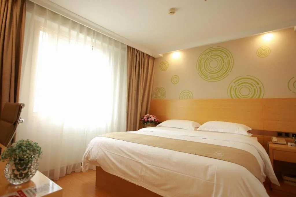 Bed in GreenTree Inn Suites HongQiao Airport Branch