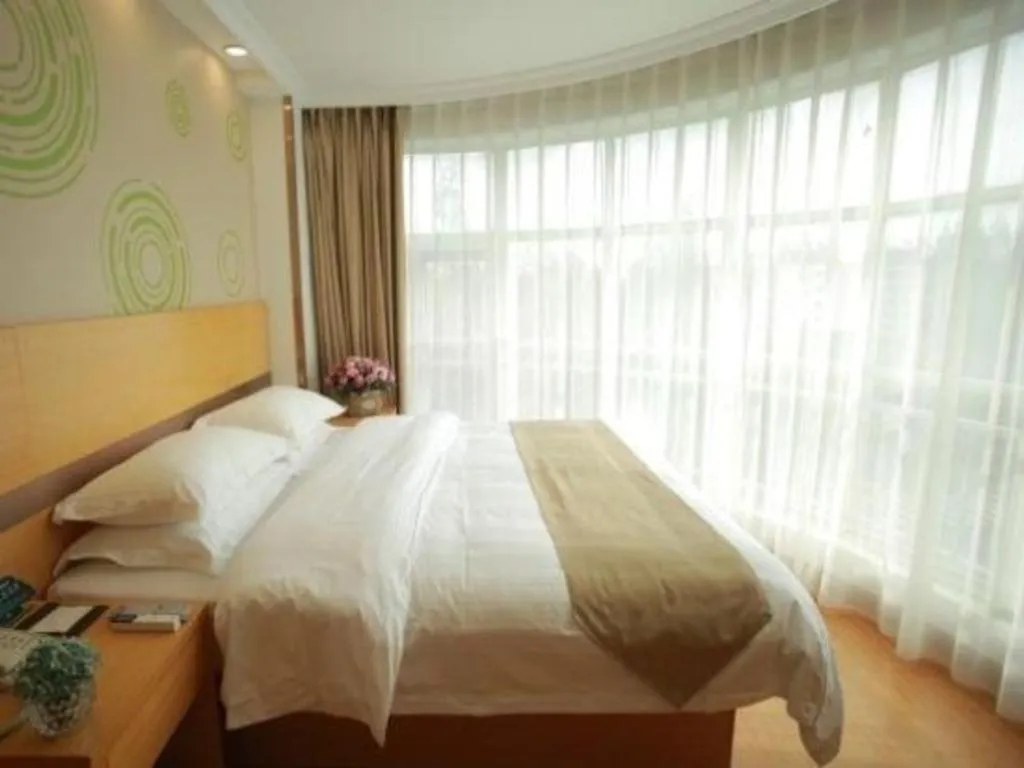 Bed in GreenTree Inn Suites HongQiao Airport Branch