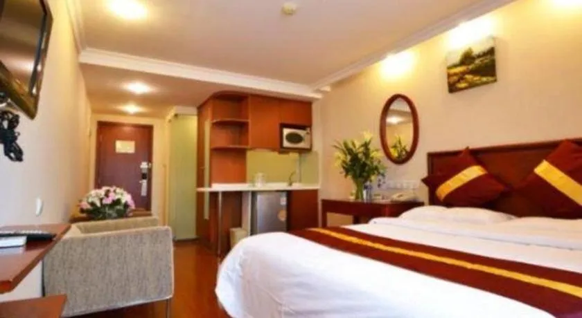 Bed in GreenTree Inn Suites HongQiao Airport Branch