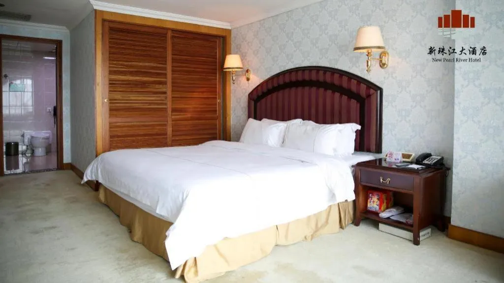 Bed in New Pearl River Hotel