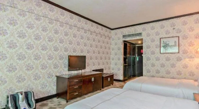 Bed in New Pearl River Hotel