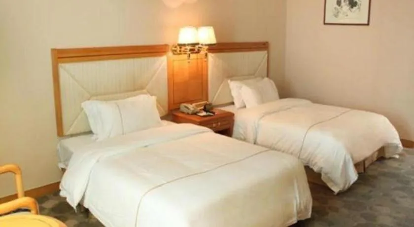 Bed in New Pearl River Hotel