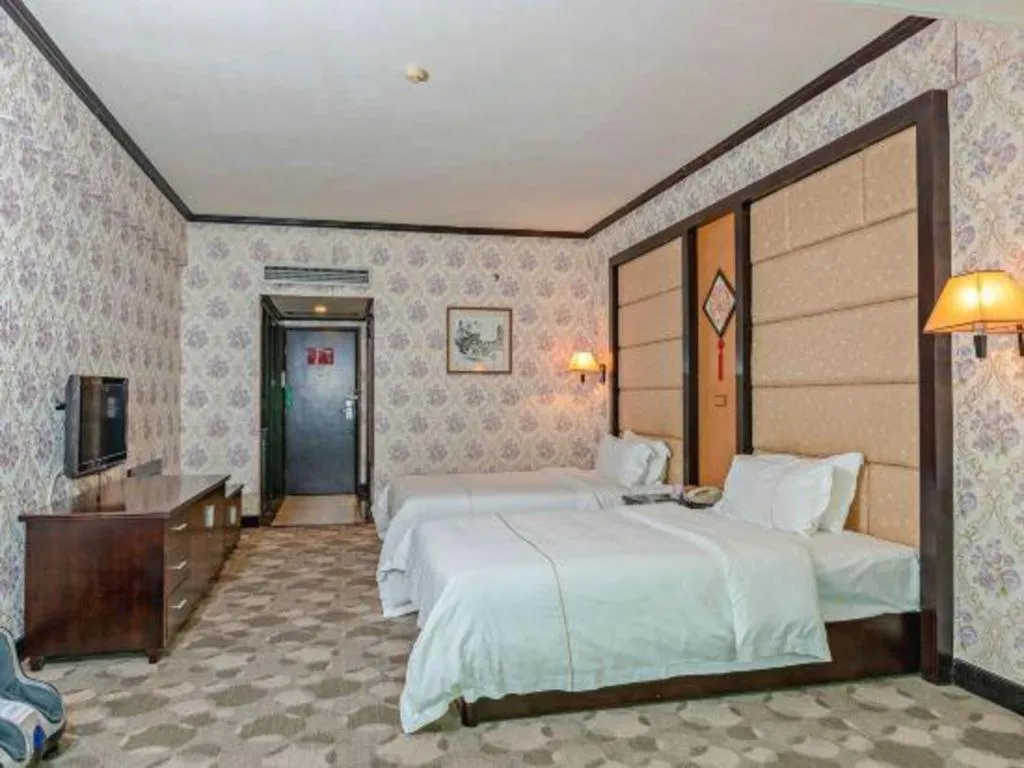 Bed in New Pearl River Hotel