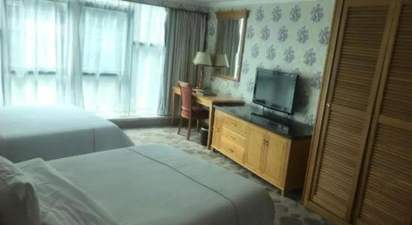 Bed in New Pearl River Hotel