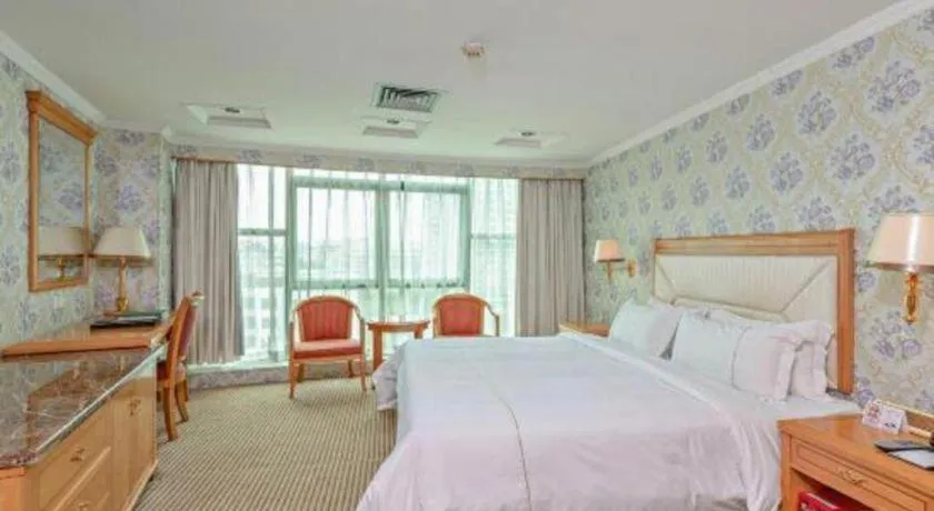 Bed in New Pearl River Hotel