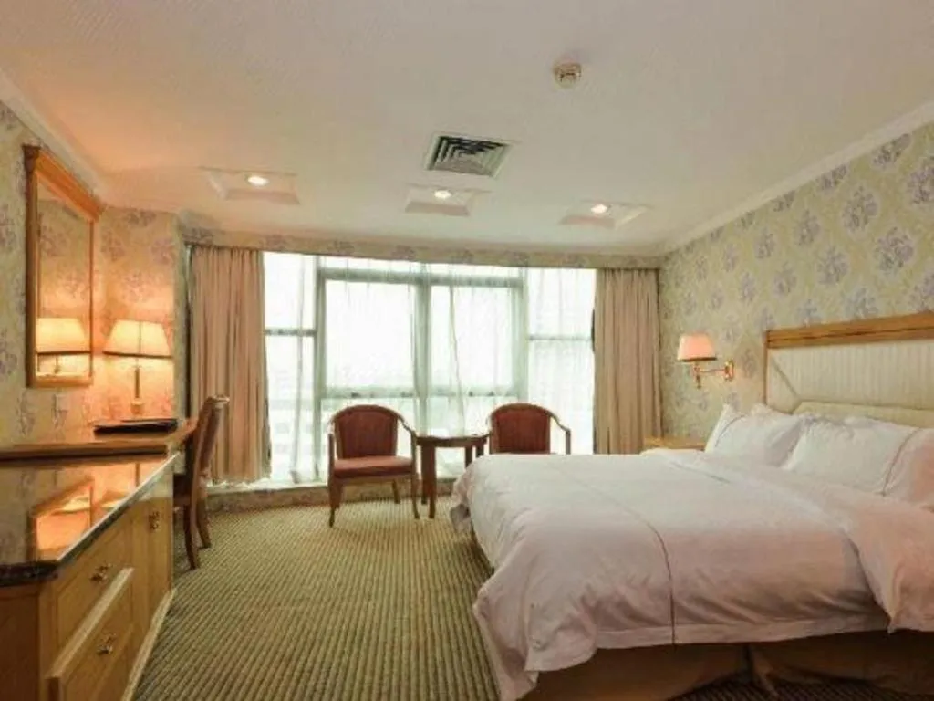 Bed in New Pearl River Hotel