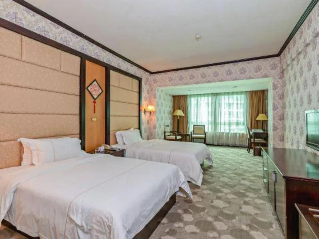 Bed in New Pearl River Hotel