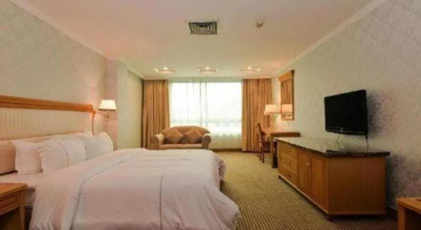 Bed in New Pearl River Hotel