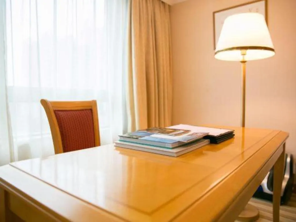 Bed in New Pearl River Hotel