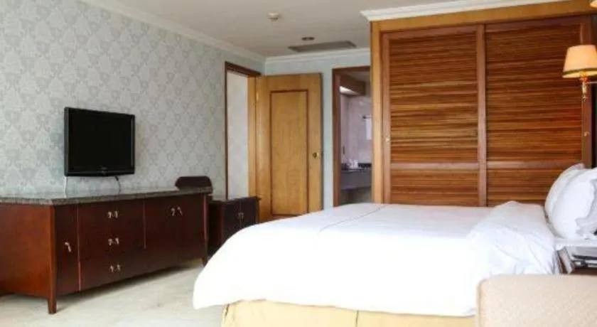 Bed in New Pearl River Hotel