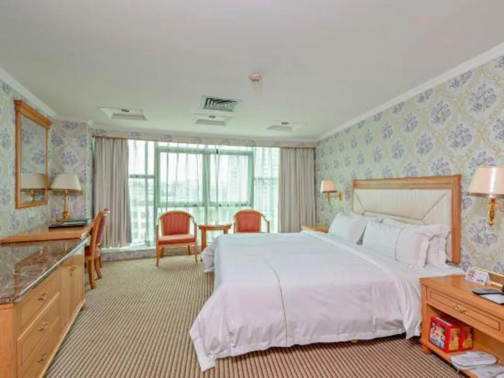 Bed in New Pearl River Hotel