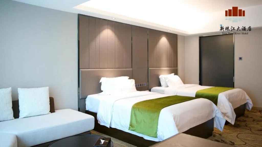 Bed in New Pearl River Hotel