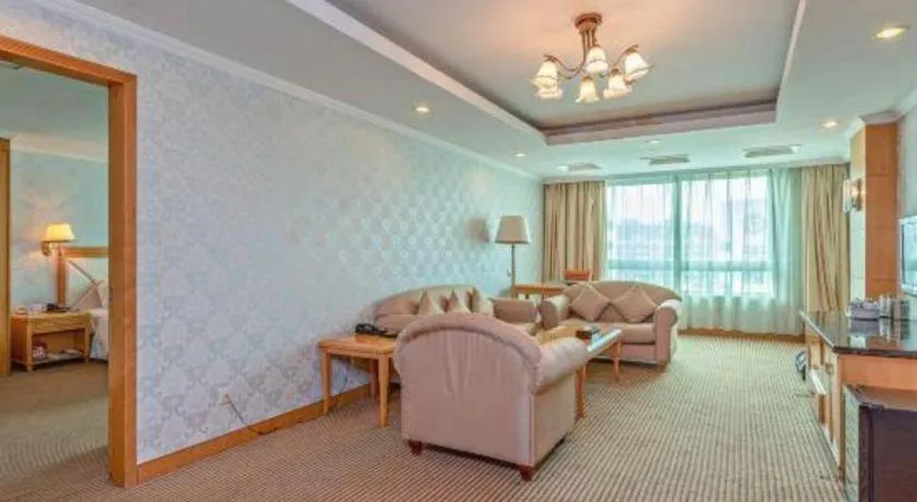 Bed in New Pearl River Hotel