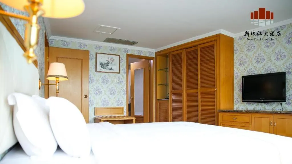 Bed in New Pearl River Hotel