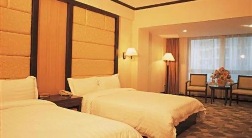 Bed in New Pearl River Hotel