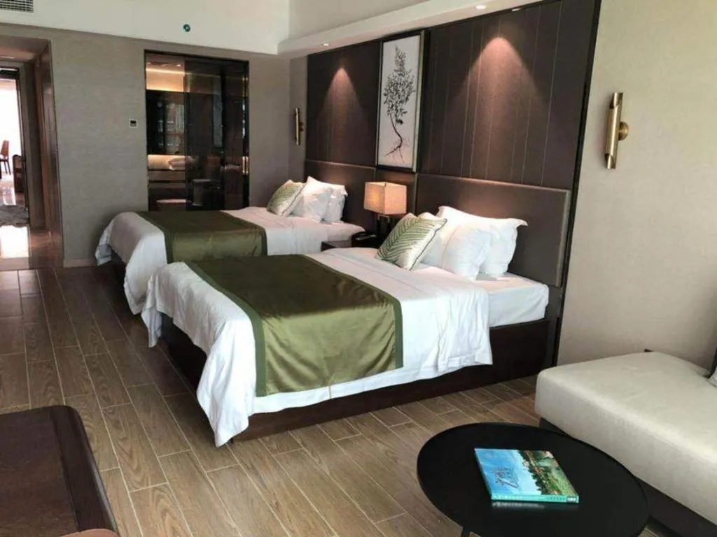 Bed in New Pearl River Hotel