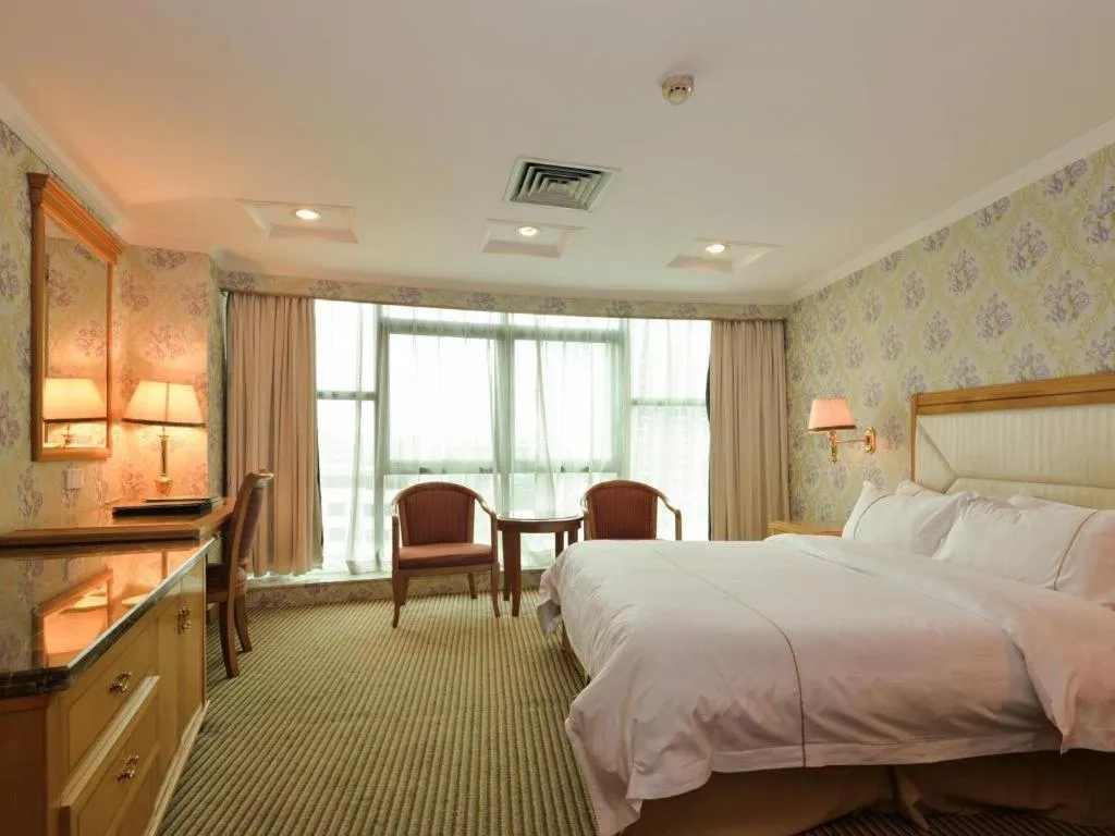 Bed in New Pearl River Hotel
