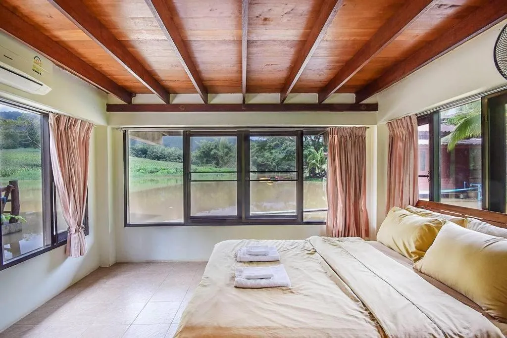 Bed in Nicslongstay Hotel