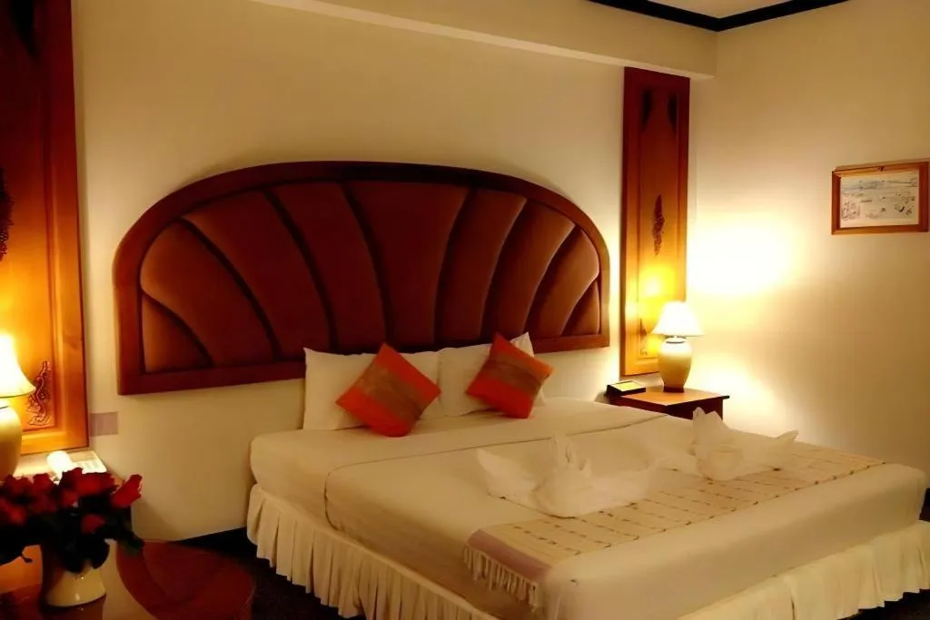 Bed in Thepnakorn Hotel