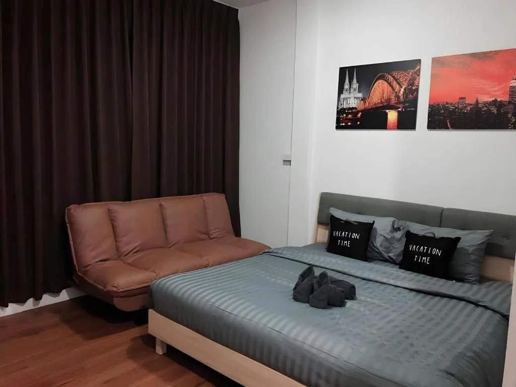 Bed in Thepnakorn Hotel