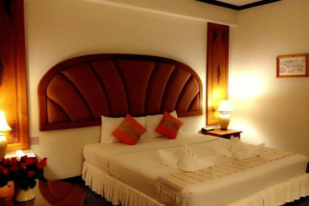 Bed in Thepnakorn Hotel
