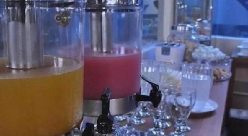 Dermaga Keluarga Hotel