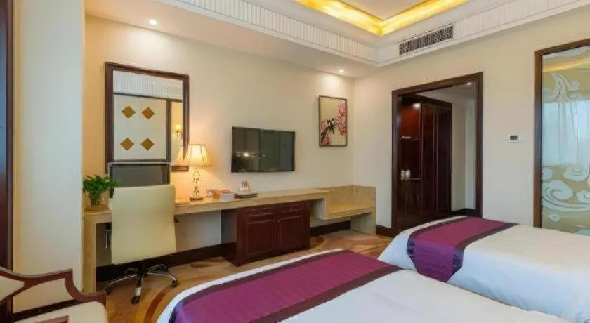 Bed in Sun City Hotel Haikou