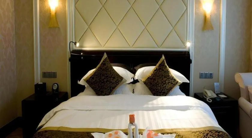 Bed in Sun City Hotel Haikou