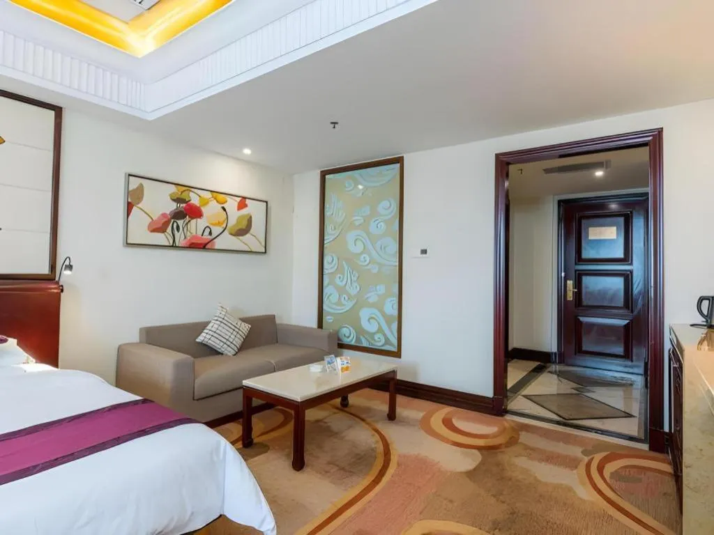 Bed in Sun City Hotel Haikou