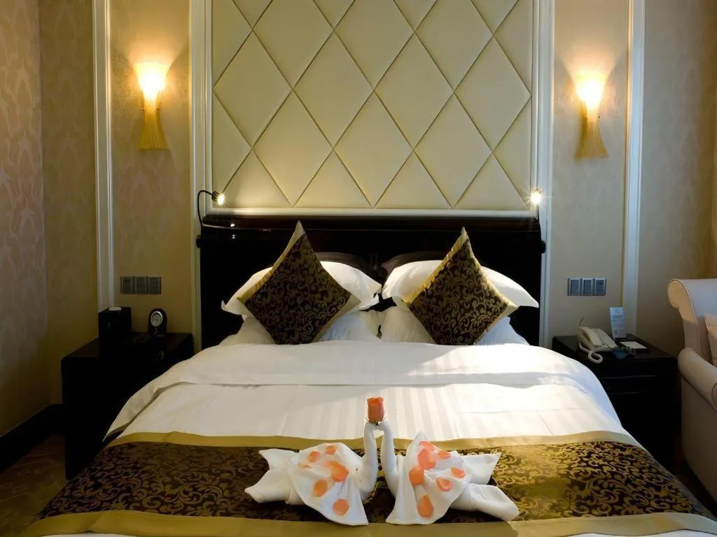 Bed in Sun City Hotel Haikou