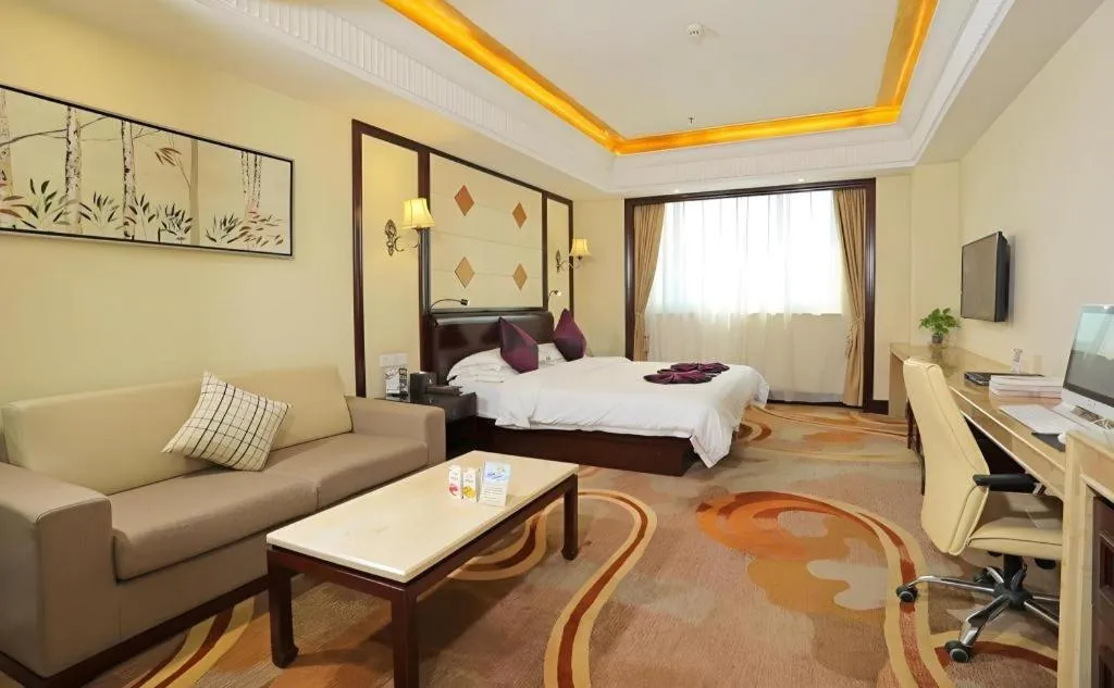Bed in Sun City Hotel Haikou