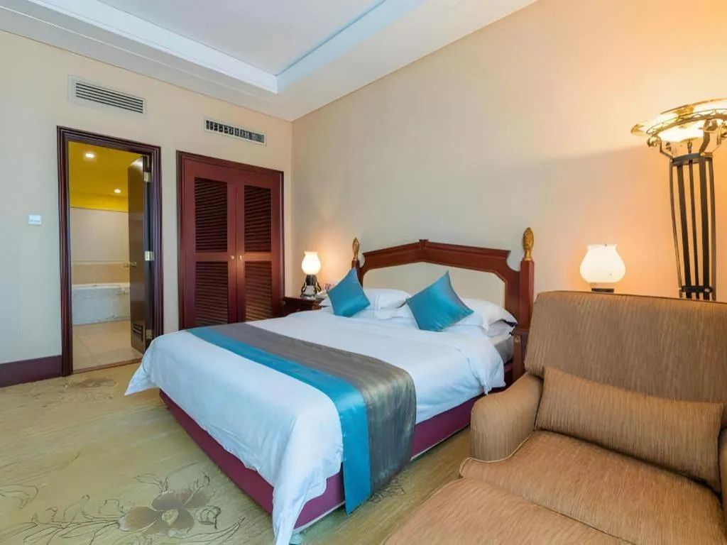 Bed in Sun City Hotel Haikou