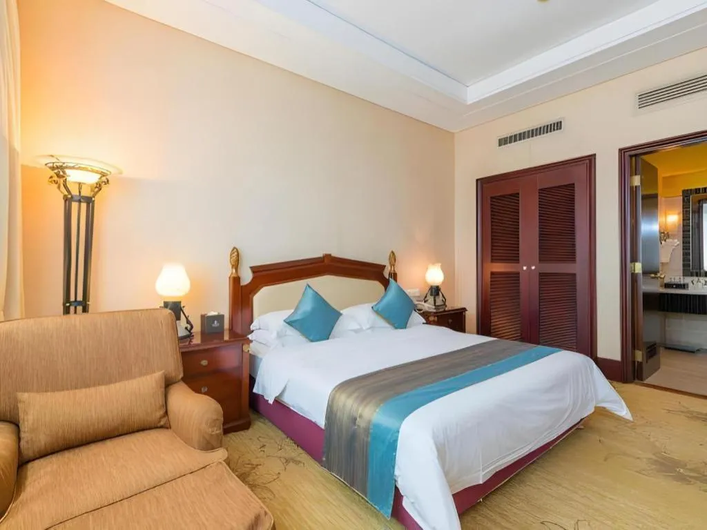 Bed in Sun City Hotel Haikou