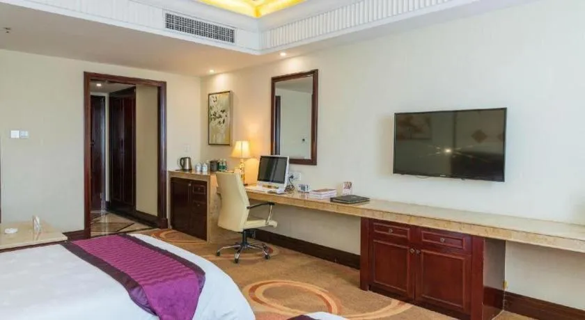 Bed in Sun City Hotel Haikou