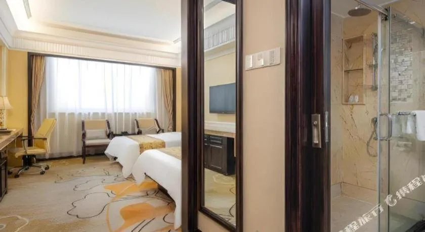 Bed in Sun City Hotel Haikou