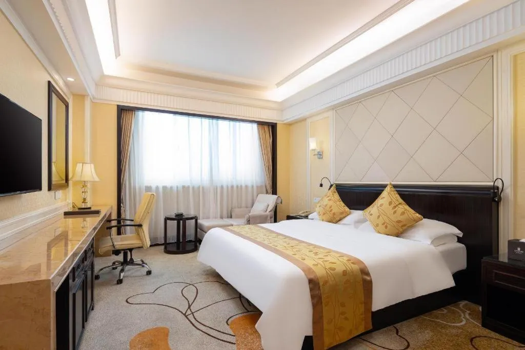 Bed in Sun City Hotel Haikou