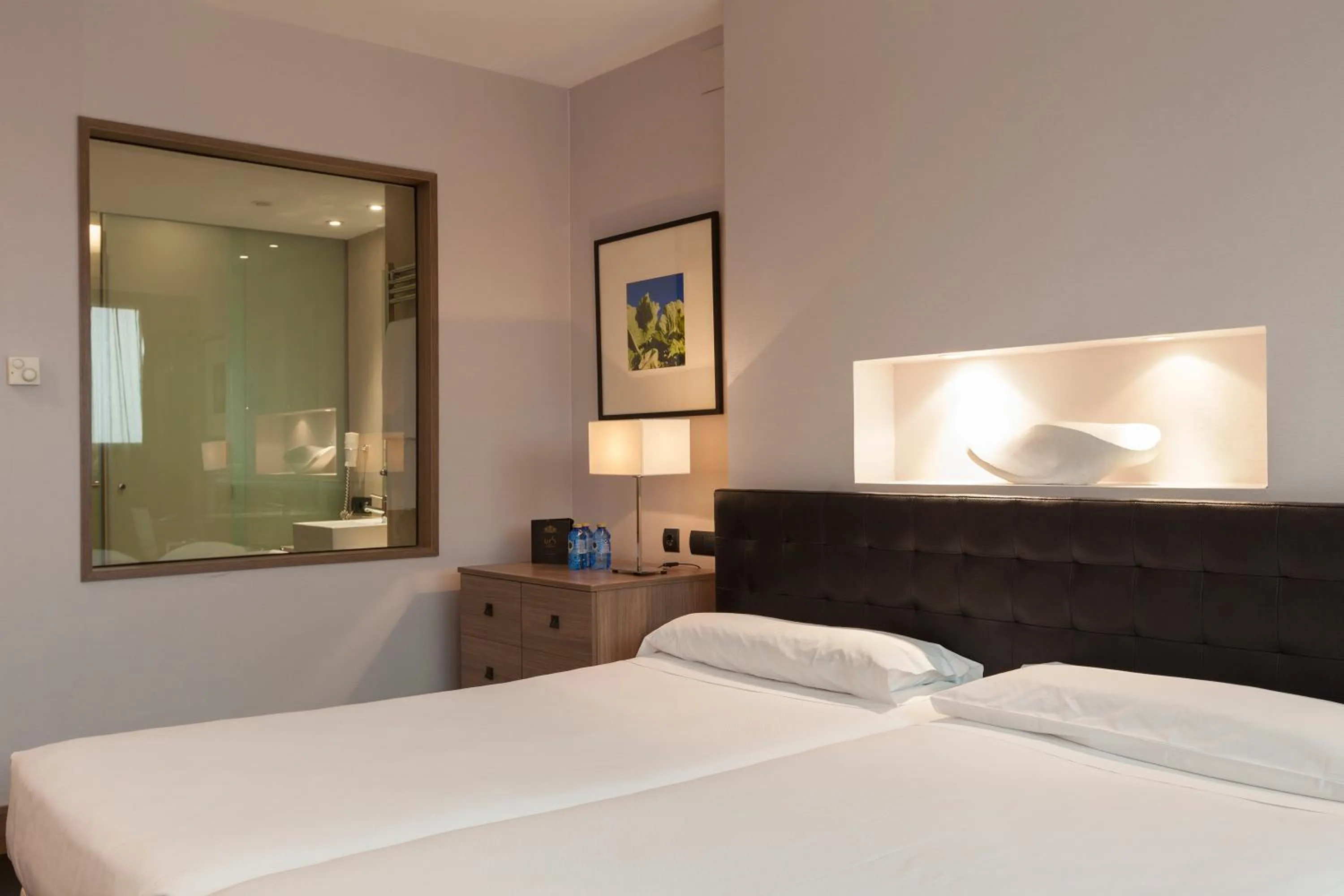 Photo of the whole room, Bed in URH Hotel Spa Zen Balagares