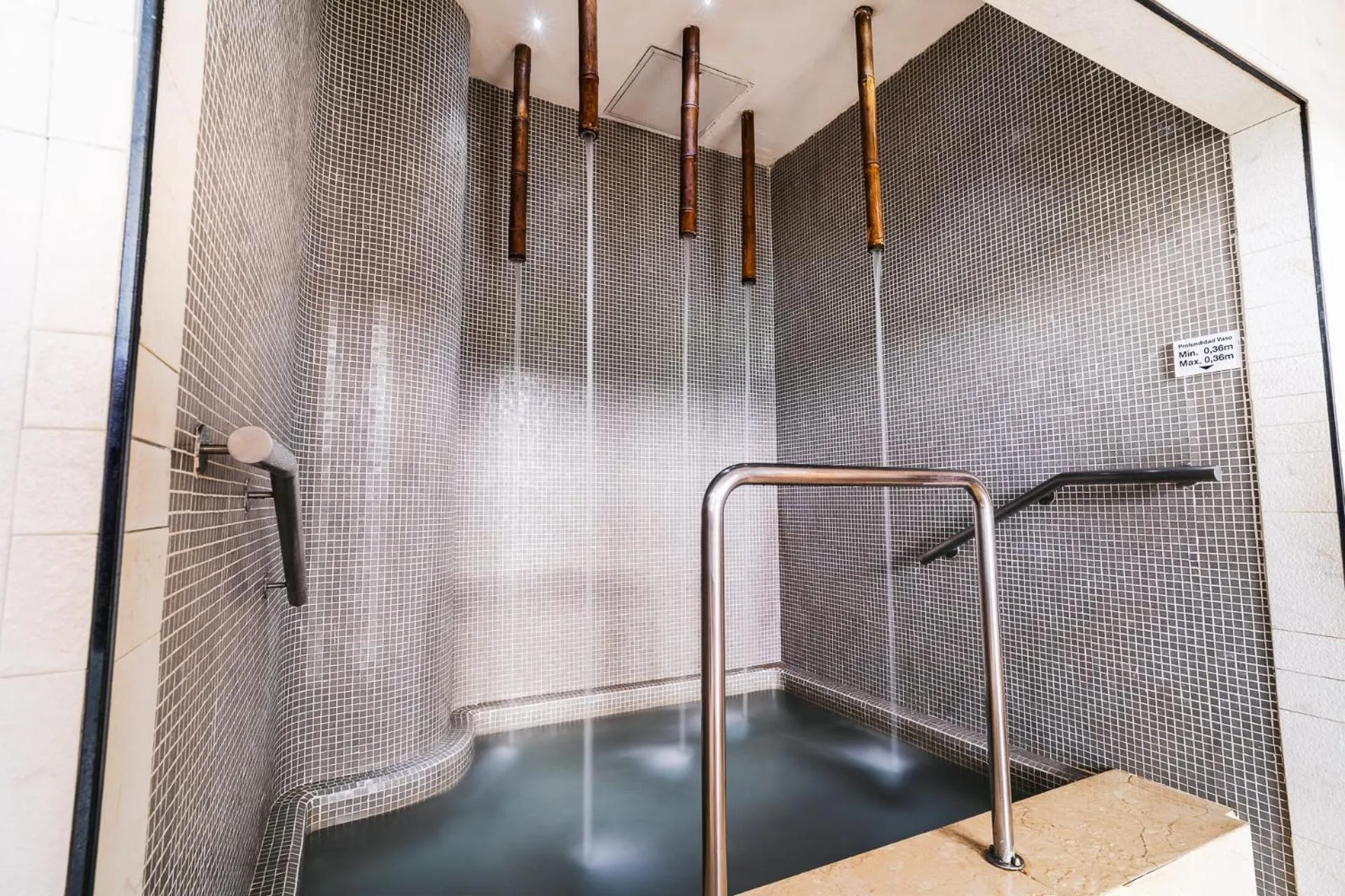 Spa and wellness centre/facilities in URH Hotel Spa Zen Balagares