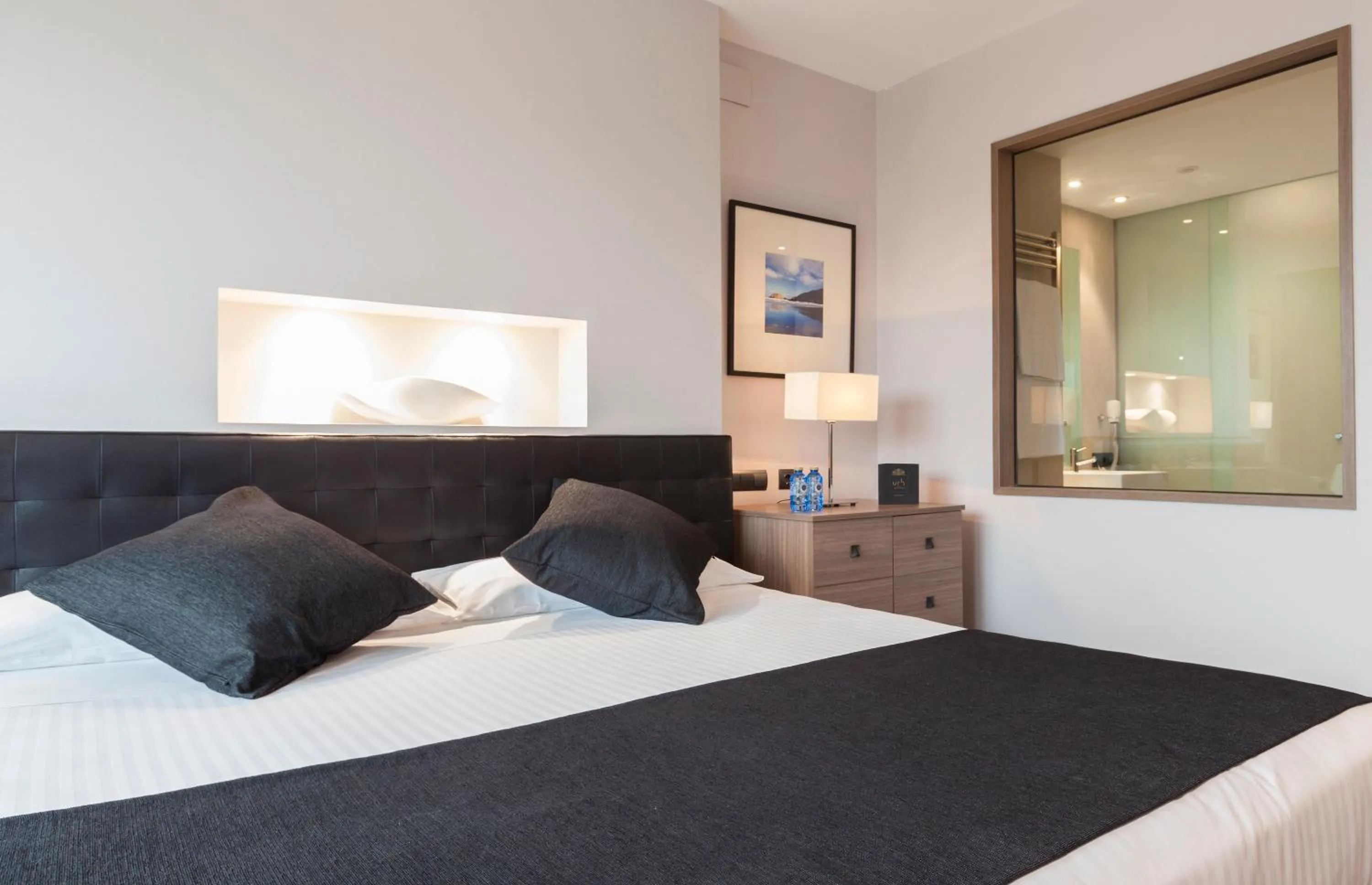 Photo of the whole room, Bed in URH Hotel Spa Zen Balagares