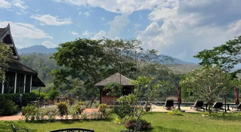 Nam Ou Riverside Resort