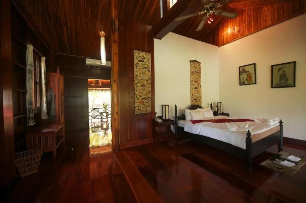 Bed in Nam Ou Riverside Resort