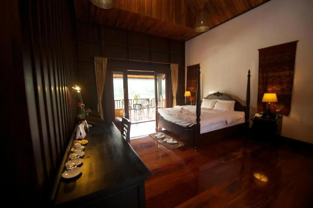 Bed in Nam Ou Riverside Resort