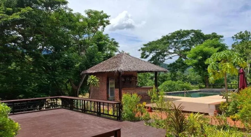 Nam Ou Riverside Resort