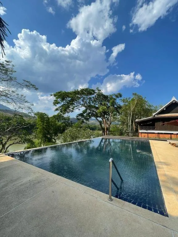 Nam Ou Riverside Resort