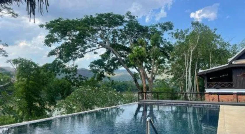 Nam Ou Riverside Resort